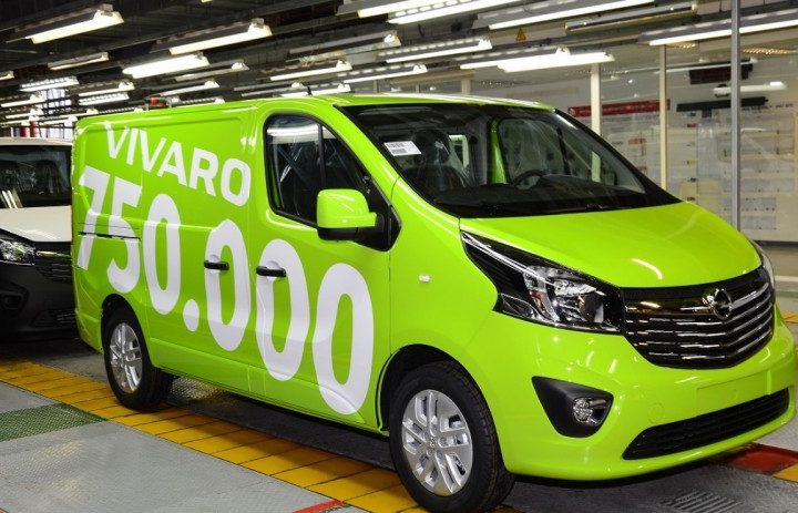 750.000e Opel Vivaro rolt van de band