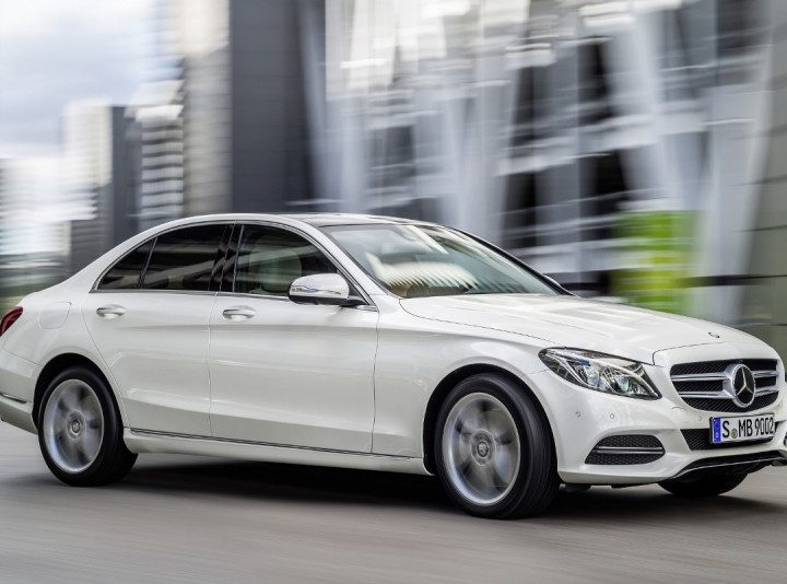 Mercedes versterkt positie in luxe segment