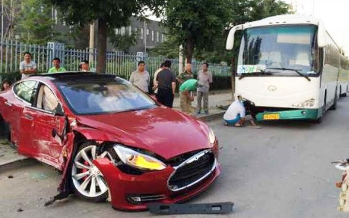 Tesla-rijder claimt vaker en meer schade