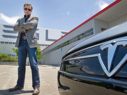 Tesla bouwt weer minder auto’s 