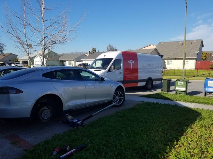 Tesla brengt 350 servicewagens op de weg