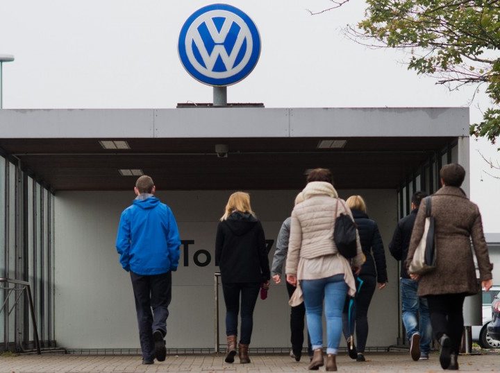 Werknemers VW zijn schandalen beu