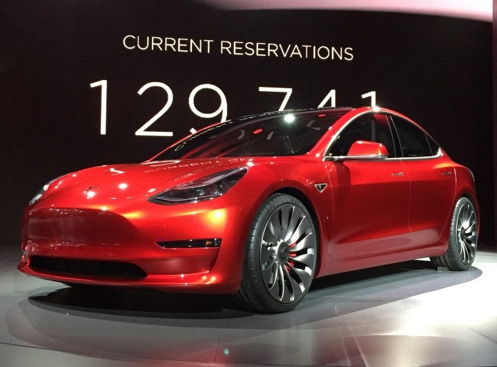 Tesla spreekt massaal annuleren Model 3 tegen